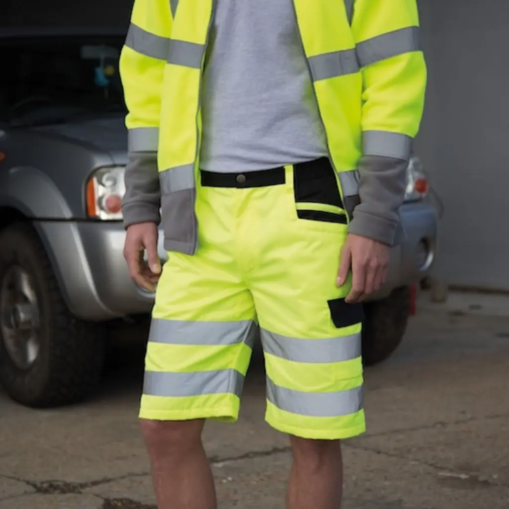 hi-vis-cargo-shorts-yellow-lifestyle-R328X.webp