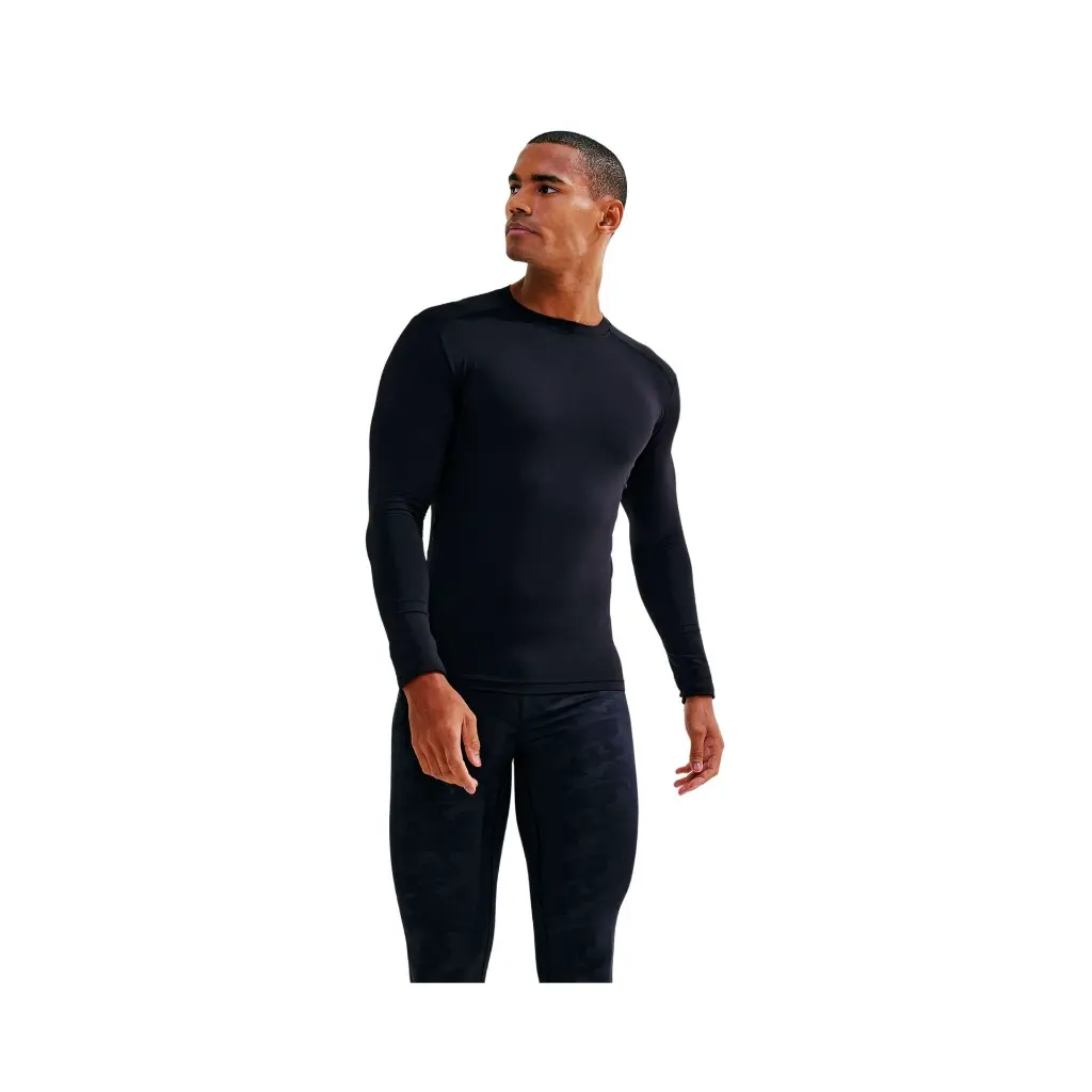 mens-baselayer-top-black-lifestyle-tr016.webp