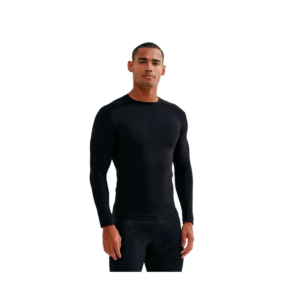 mens-baselayer-top-black-lifestyle-front-tr016.webp