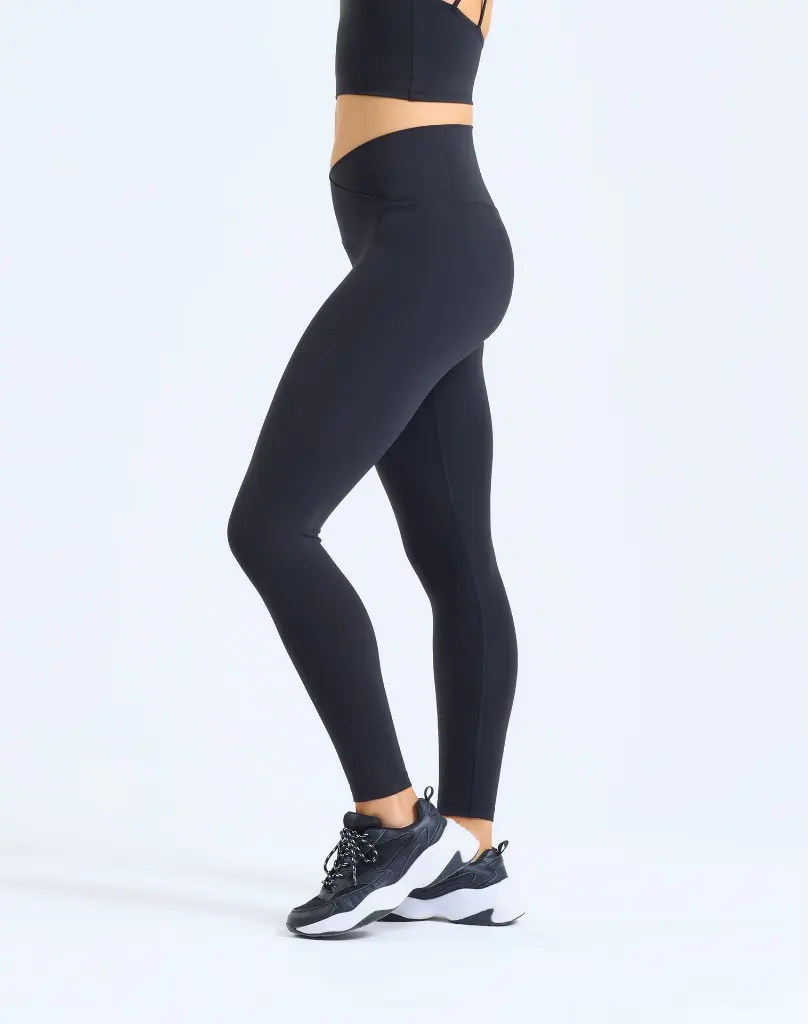 TR651_01_BLACK.webp