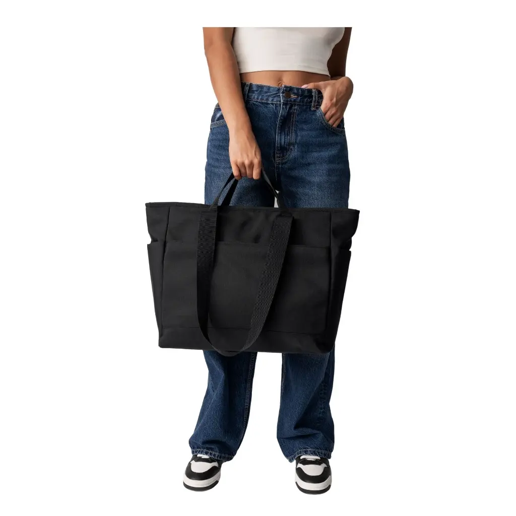 simplicity-tote-black-lifestyle-bg873.webp
