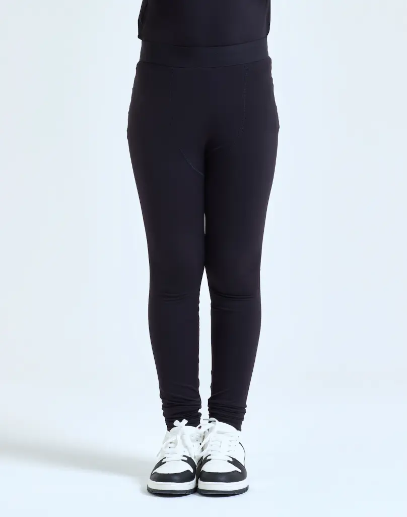 TR17B_00_BLACK.webp